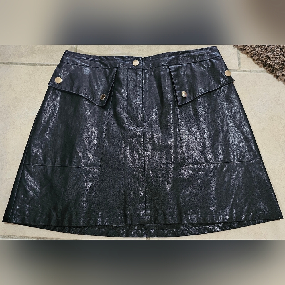 ZARA Faux Leather Black Mini Skirt With Hip Pockets A-line Size M